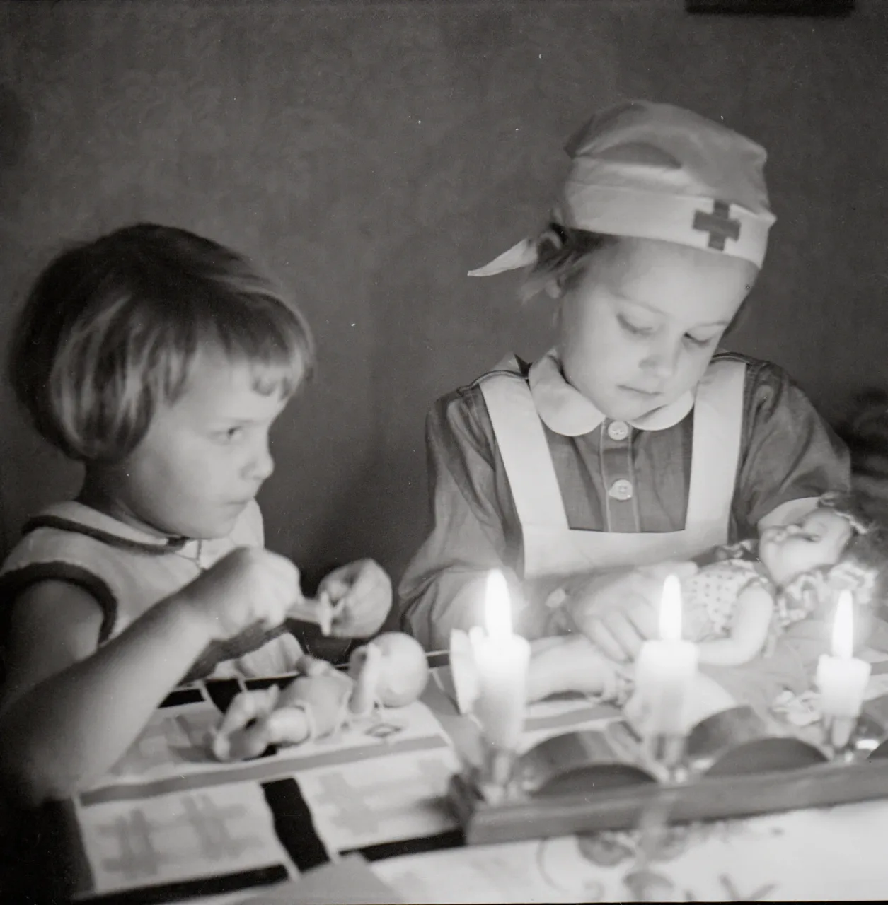 Britt-Marie och Lill Karin julen 19561224 bild 1