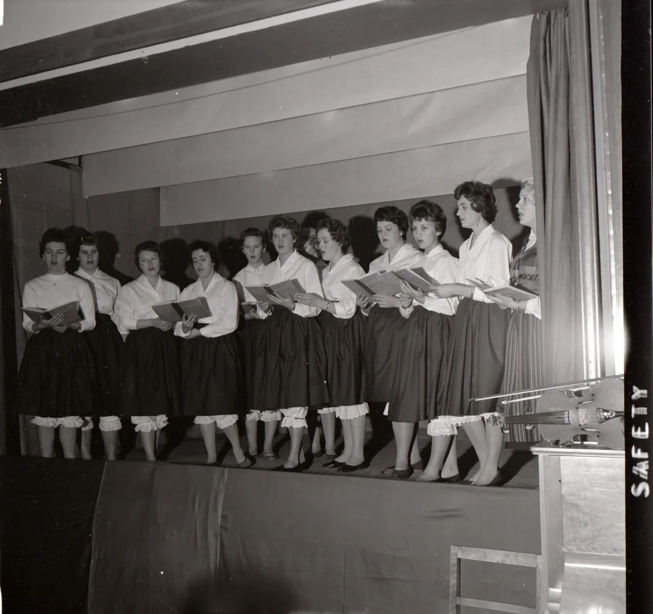Folkhögskolan 1-ans klassfest 19590228 bild 12